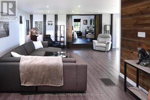 48789 Dexter Line, Malahide, ON - Indoor Photo Showing Living Room