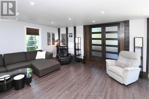 48789 Dexter Line, Malahide, ON - Indoor Photo Showing Living Room