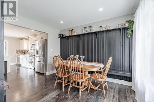 181 Gilmour Drive, Lucan Biddulph (Lucan), ON - Indoor Photo Showing Dining Room