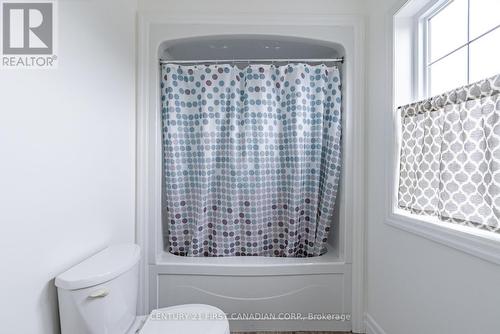 181 Gilmour Drive, Lucan Biddulph (Lucan), ON - Indoor Photo Showing Bathroom