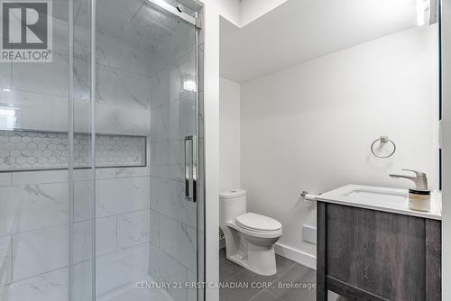 181 Gilmour Drive, Lucan Biddulph (Lucan), ON - Indoor Photo Showing Bathroom