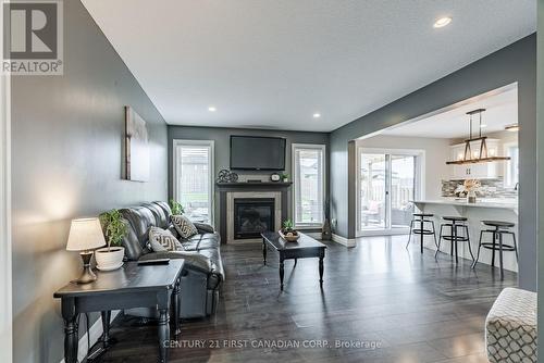 181 Gilmour Drive, Lucan Biddulph (Lucan), ON - Indoor Photo Showing Living Room With Fireplace