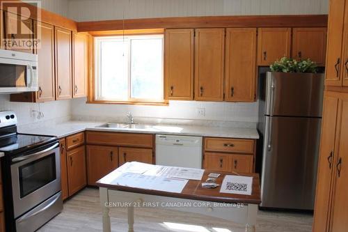 236 Colonel Bostwick Street, Central Elgin (Port Stanley), ON - Indoor Photo Showing Kitchen