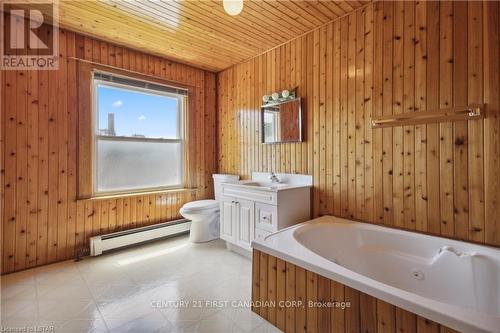 236 Colonel Bostwick Street, Central Elgin (Port Stanley), ON - Indoor Photo Showing Bathroom