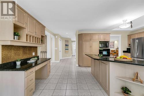 596 Lisa Crescent, Windsor, ON - Indoor Photo Showing Kitchen