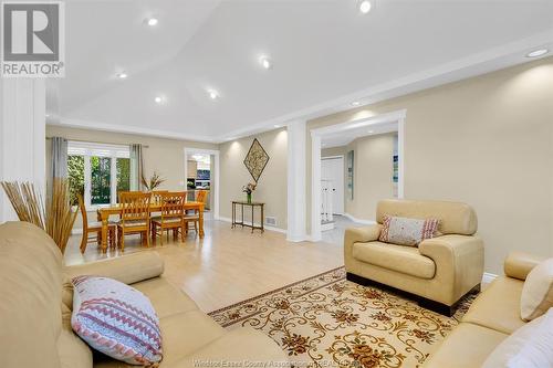 596 Lisa Crescent, Windsor, ON - Indoor Photo Showing Living Room