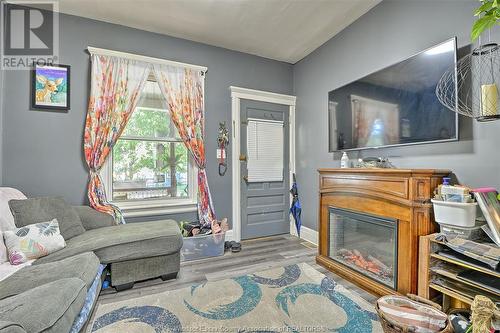 1070 Hickory Road, Windsor, ON - Indoor Photo Showing Living Room With Fireplace