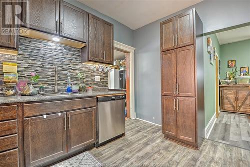 1070 Hickory Road, Windsor, ON - Indoor Photo Showing Kitchen