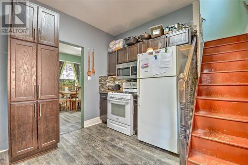 1070 Hickory Road, Windsor, ON - Indoor Photo Showing Kitchen