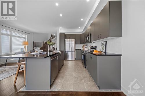 887 Solarium Avenue, Manotick, ON - Indoor Photo Showing Kitchen With Upgraded Kitchen