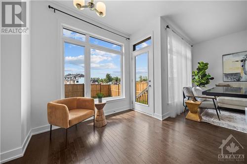 887 Solarium Avenue, Manotick, ON - Indoor Photo Showing Living Room