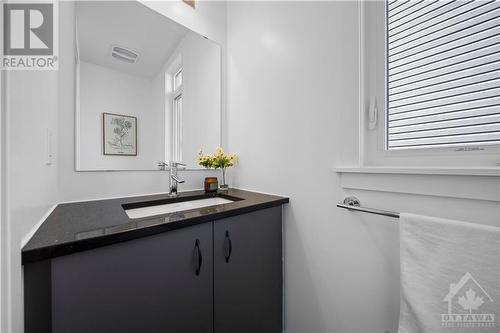 887 Solarium Avenue, Manotick, ON - Indoor Photo Showing Bathroom