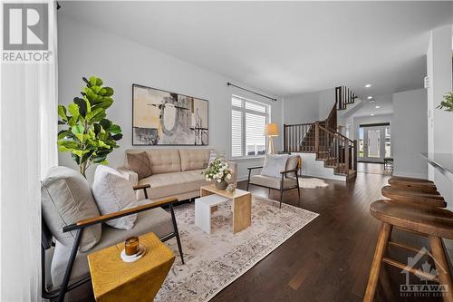 887 Solarium Avenue, Manotick, ON - Indoor Photo Showing Living Room