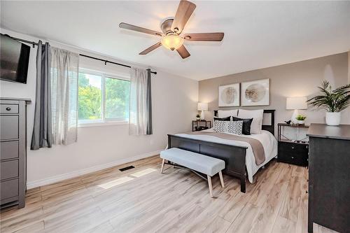 2420 Kirstie Court, Burlington, ON - Indoor Photo Showing Bedroom