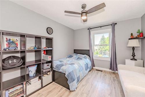 2420 Kirstie Court, Burlington, ON - Indoor Photo Showing Bedroom