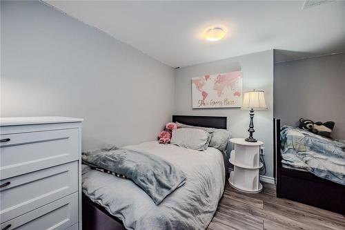 2420 Kirstie Court, Burlington, ON - Indoor Photo Showing Bedroom