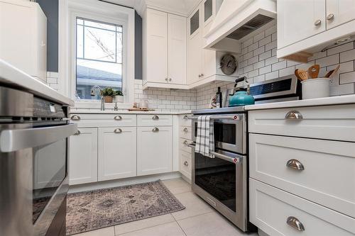 1191 Grosvenor Avenue, Winnipeg, MB - Indoor Photo Showing Kitchen