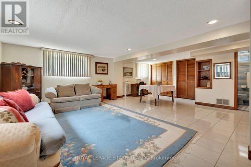 41 Crawford Drive, Hamilton, ON - Indoor Photo Showing Other Room