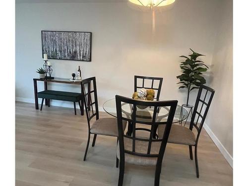 305-130 Sunningdale Rd East, Qualicum Beach, BC - Indoor Photo Showing Dining Room