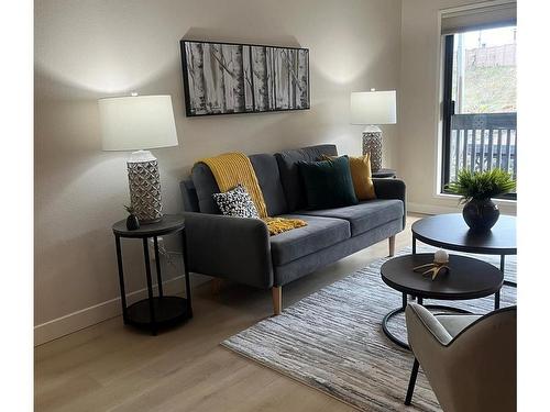 305-130 Sunningdale Rd East, Qualicum Beach, BC - Indoor Photo Showing Living Room