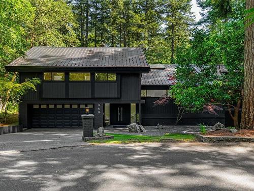 969 Sunnywood Crt, Saanich, BC 