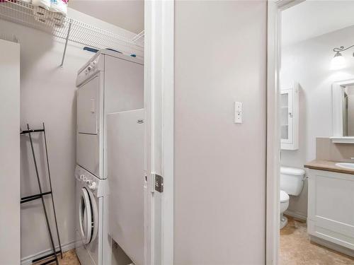 204-3244 Seaton St, Saanich, BC - Indoor Photo Showing Laundry Room