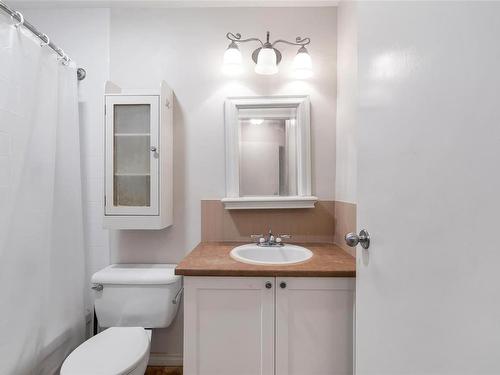 204-3244 Seaton St, Saanich, BC - Indoor Photo Showing Bathroom