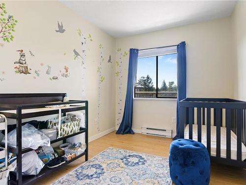 409-2747 Quadra St, Victoria, BC - Indoor Photo Showing Bedroom