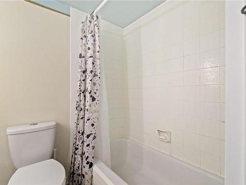 409-2747 Quadra St, Victoria, BC - Indoor Photo Showing Bathroom