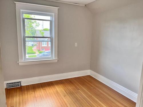 232 Balmoral Street, Thunder Bay, ON - Indoor Photo Showing Other Room