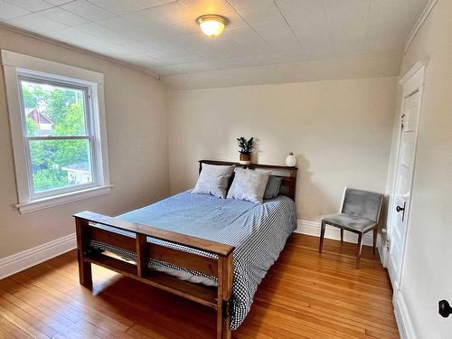 232 Balmoral Street, Thunder Bay, ON - Indoor Photo Showing Bedroom