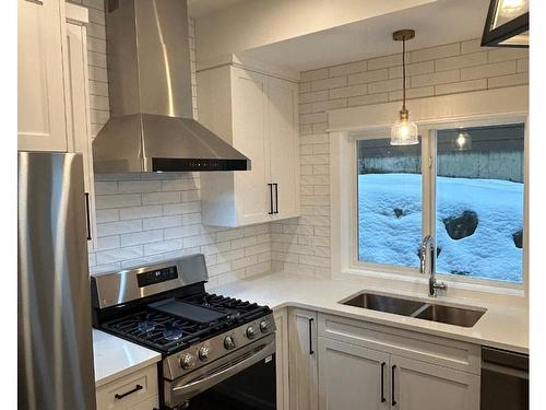 1367 Burfield Drive, Sun Peaks, BC - Indoor Photo Showing Kitchen With Double Sink With Upgraded Kitchen