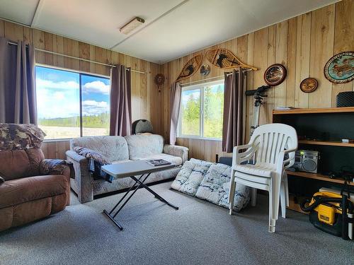 4405 Big Bar Rd, Clinton, BC - Indoor Photo Showing Living Room