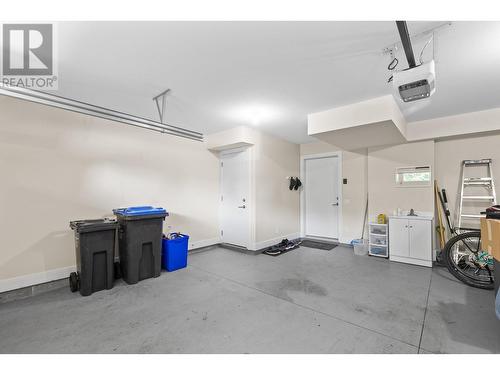 1102 Cameron Avenue Unit# 55, Kelowna, BC - Indoor Photo Showing Garage