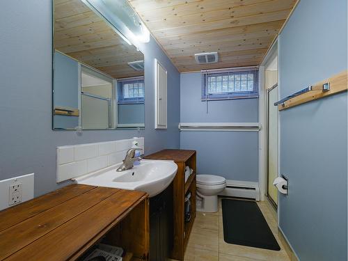 1261 Alexander Drive, Golden, BC - Indoor Photo Showing Bathroom