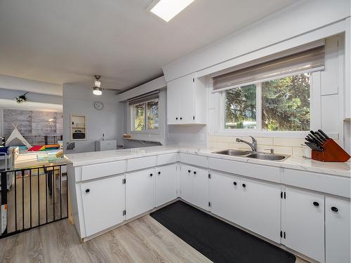 1261 Alexander Drive, Golden, BC - Indoor Photo Showing Kitchen With Double Sink