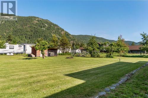 976 Waterloo  Road, Castlegar, BC - Outdoor With View