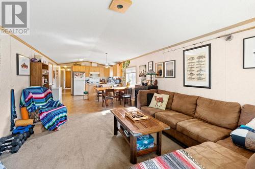 976 Waterloo  Road, Castlegar, BC - Indoor Photo Showing Living Room