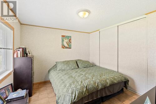 976 Waterloo  Road, Castlegar, BC - Indoor Photo Showing Bedroom