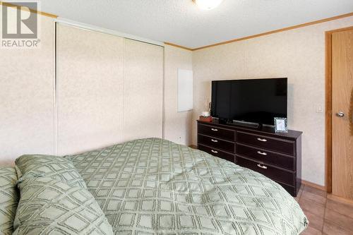 976 Waterloo  Road, Castlegar, BC - Indoor Photo Showing Bedroom