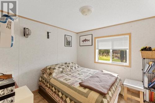 976 Waterloo  Road, Castlegar, BC - Indoor Photo Showing Bedroom