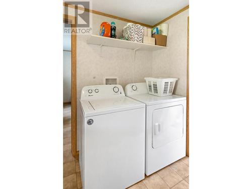 976 Waterloo  Road, Castlegar, BC - Indoor Photo Showing Laundry Room