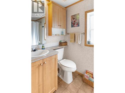 976 Waterloo  Road, Castlegar, BC - Indoor Photo Showing Bathroom