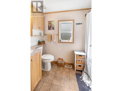 976 Waterloo  Road, Castlegar, BC - Indoor Photo Showing Bathroom