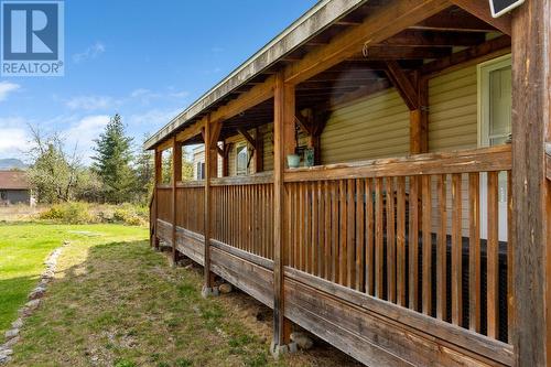 976 Waterloo  Road, Castlegar, BC - Outdoor With Exterior