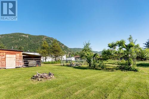 976 Waterloo  Road, Castlegar, BC - Outdoor