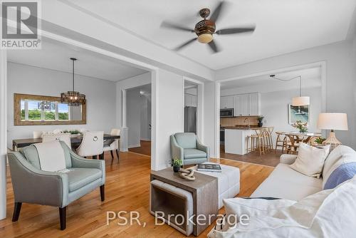 1077 Scollard Drive, Peterborough, ON - Indoor Photo Showing Living Room