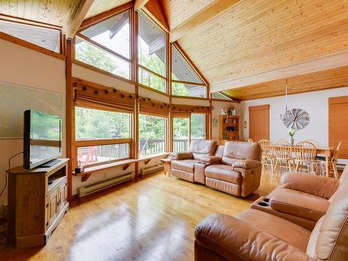 Salon - 300 Ch. Du Lac-Grand, Val-Des-Monts, QC - Indoor Photo Showing Living Room