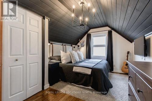 70 Wasaga Sands Drive, Wasaga Beach, ON - Indoor Photo Showing Bedroom