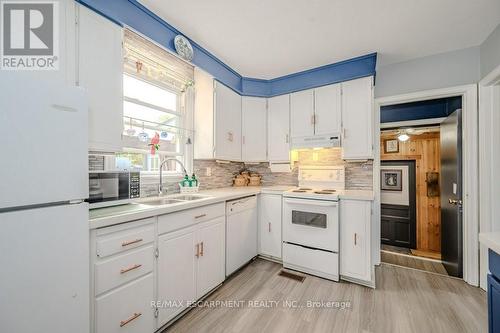 925 Highway 6, Hamilton, ON - Indoor Photo Showing Kitchen With Double Sink